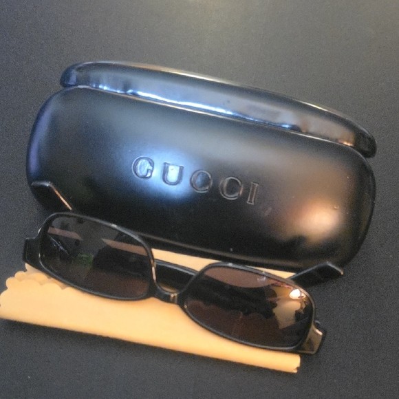 Gucci Sleek Black Sunglasses